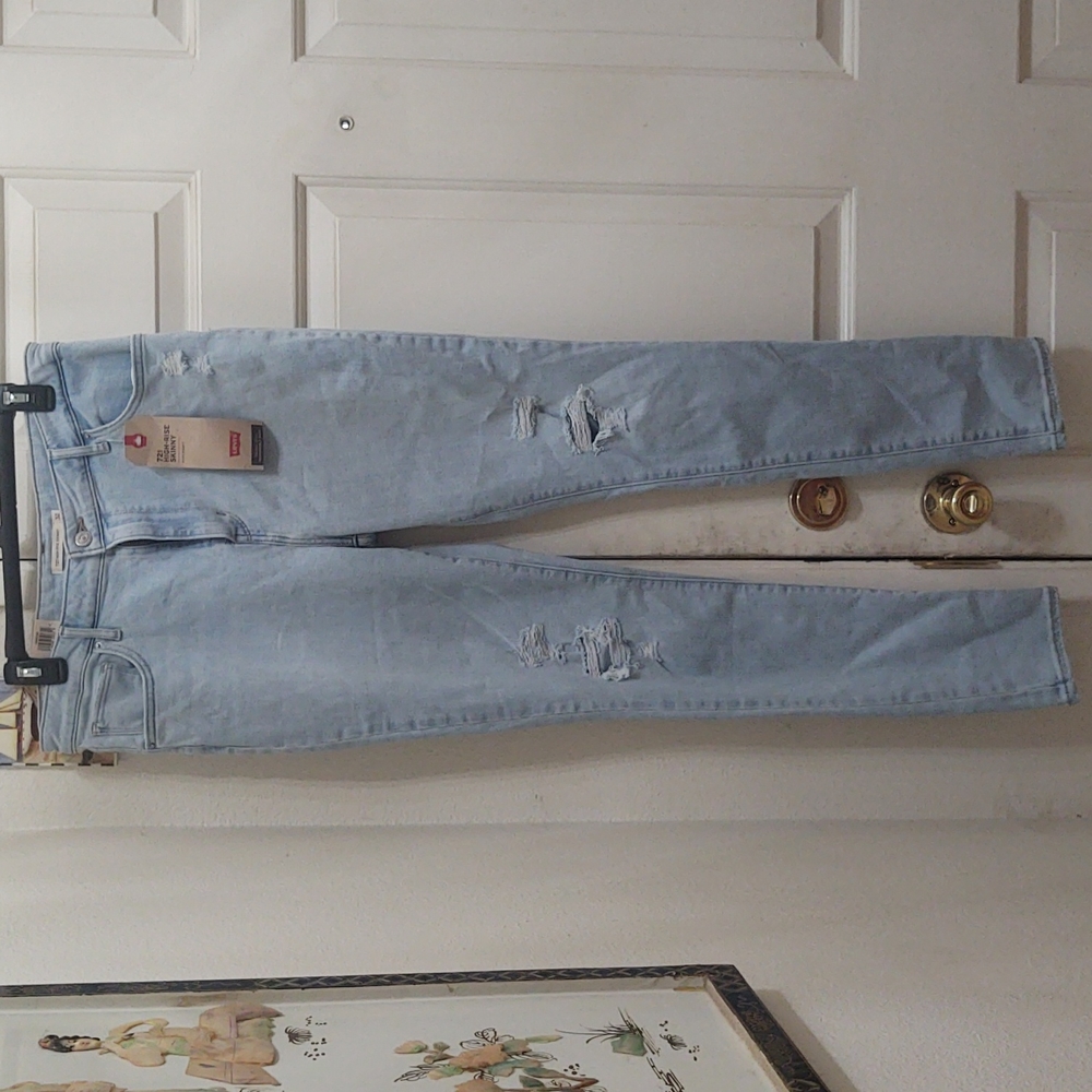 NWT levi's